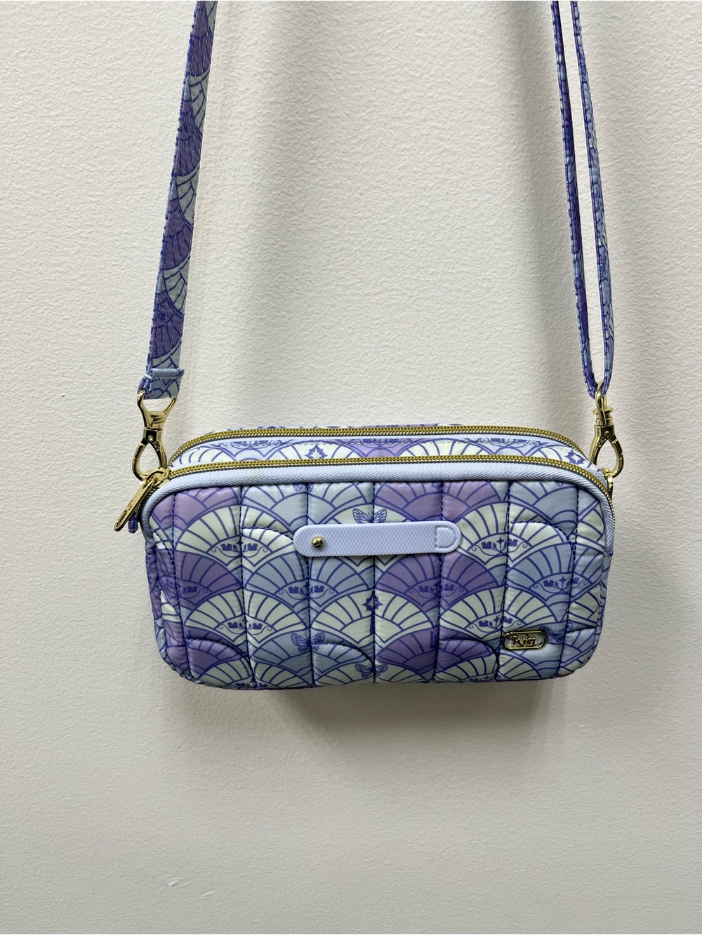 Lug Wicked x Lug Coupe XL Plus Convertible Crossbody Bag NWT
Color: DREAMS SOAR